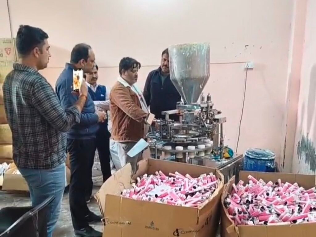 लोनी में नकली दवा फैक्ट्री का भंडाफोड़